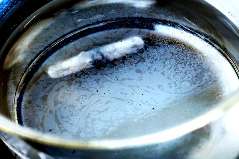 ④酸素徐放剤3.0g/L系列④：水面全体を油が覆っていた。
