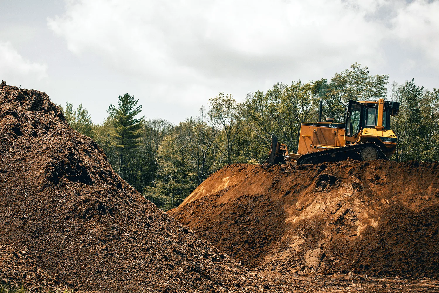 A soil and groundwater contamination remediation site